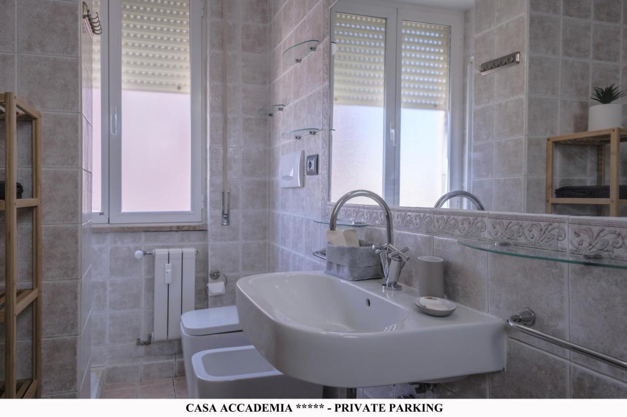 Elegante Casa Accademia ***** - Private Parking Livorno Exterior foto